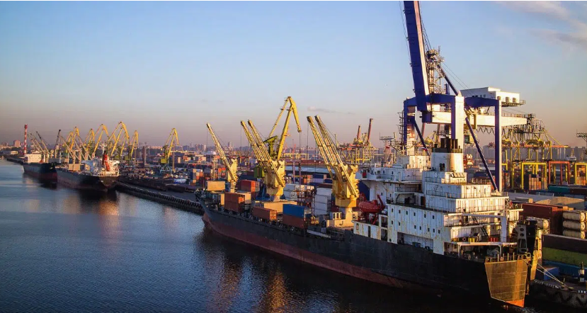 創(chuàng)下單日1億噸貨物吞吐量最快歷史紀(jì)錄！這也是該港口連續(xù)第九年突破1億噸大關(guān)，吞吐量達(dá)1.0015億噸