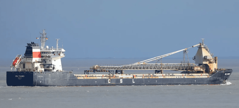 德國港口一貨船突發(fā)火災，消防緊急出動！