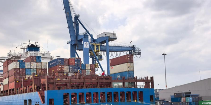 突發(fā)！一艘懸掛荷蘭國旗的貨輪在葡萄牙中部海岸附近失去舵柄，正等待拖船救援